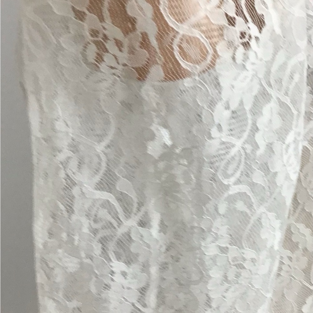 Vintage White Lace Top with Black Buttons 🖤 - Picture 3 of 5